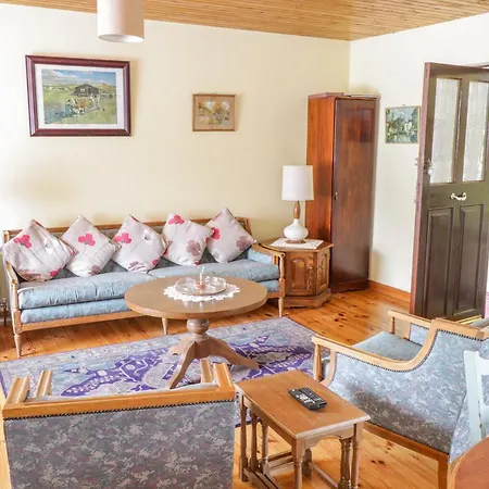 Woodside Chalet , *